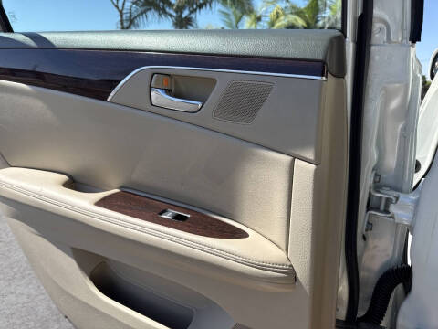 2010 Toyota Avalon XLS