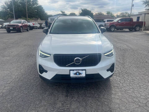2024 Volvo XC40 B5 Plus Dark Theme