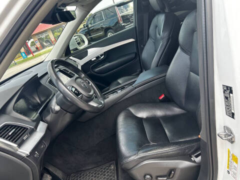 2016 Volvo XC90 T6 Momentum