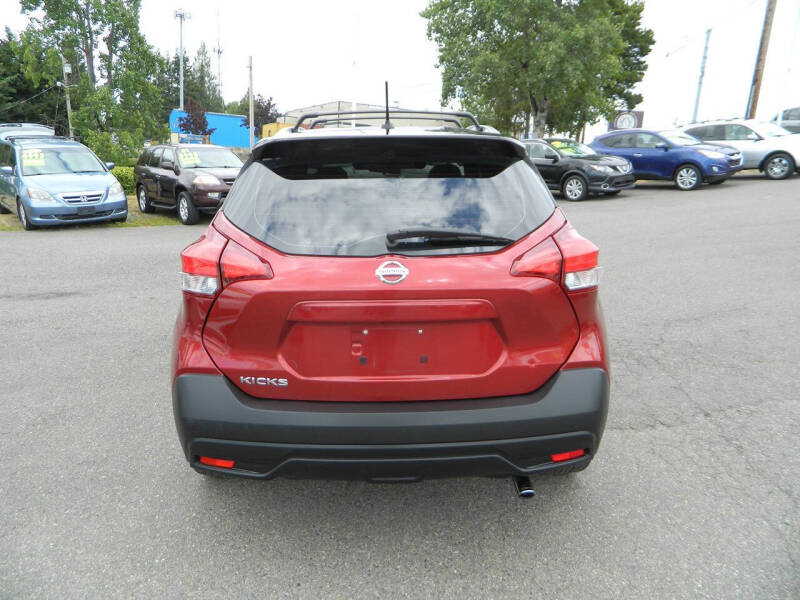 2019 Nissan Kicks SR