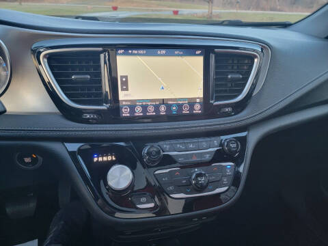 2020 Chrysler Pacifica Limited Red S