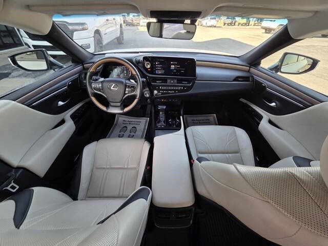 2024 Lexus ES 300h Luxury