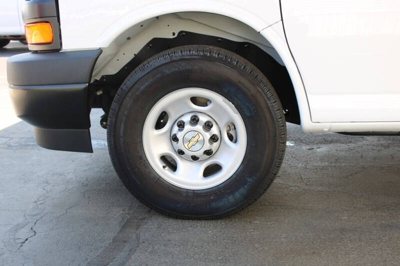 2025 Chevrolet Express 3500