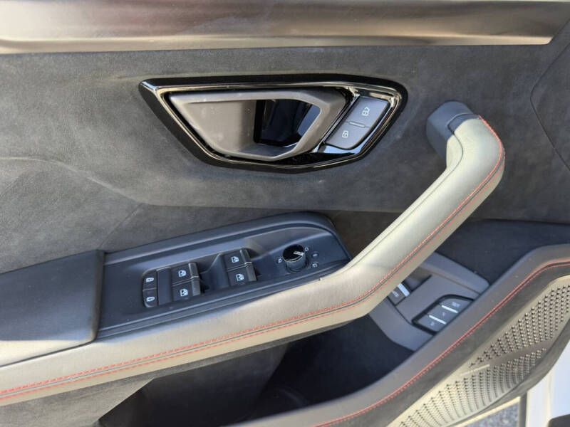 2023 Lamborghini Urus Performante