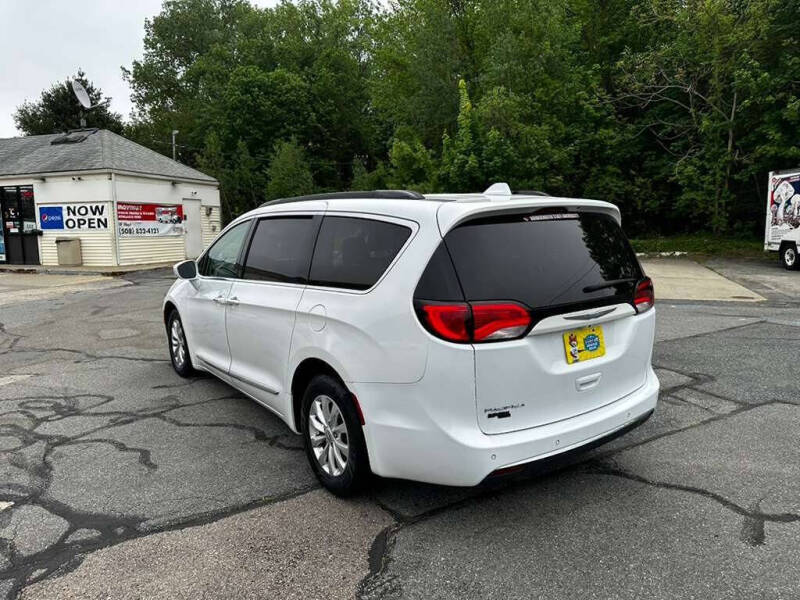 2017 Chrysler Pacifica Touring-L