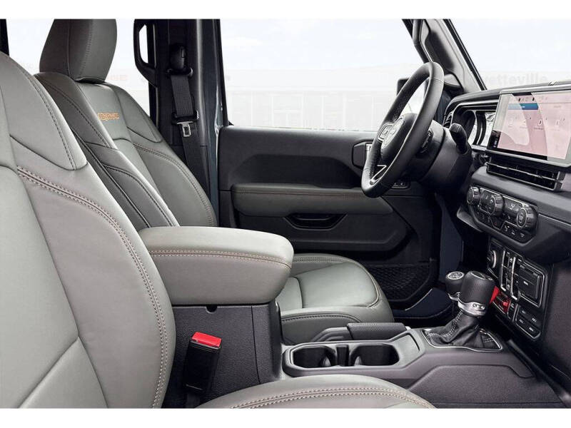 2025 Jeep Gladiator Mojave X