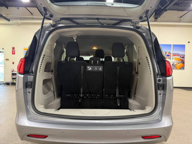 2021 Chrysler Voyager L