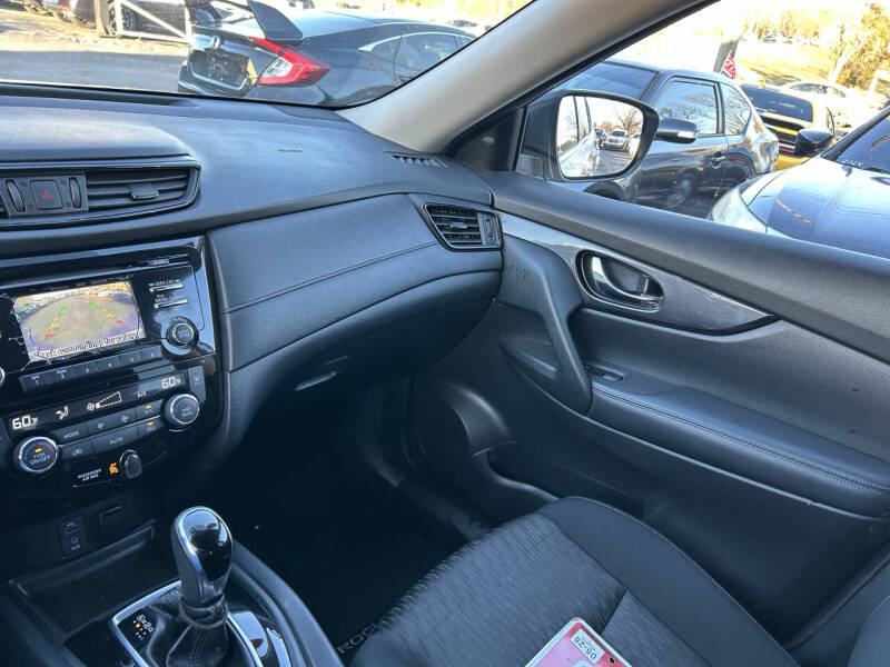 2017 Nissan Rogue SV