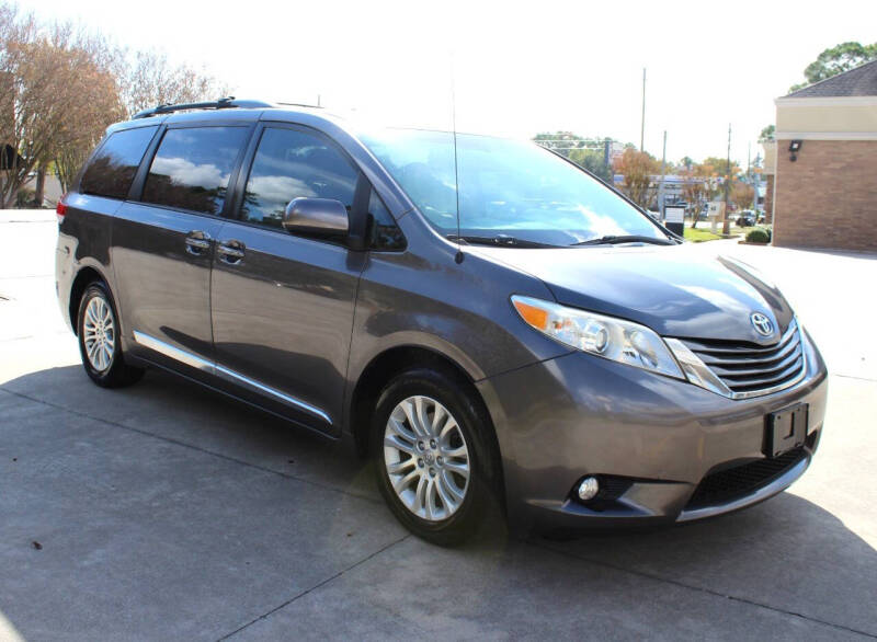 2013 Toyota Sienna XLE 7-Passenger Auto Access Seat