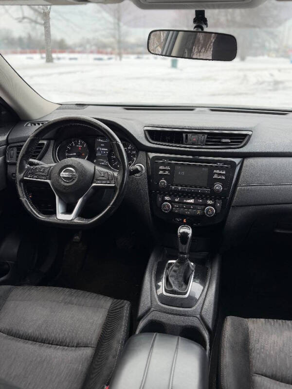 2017 Nissan Rogue SV