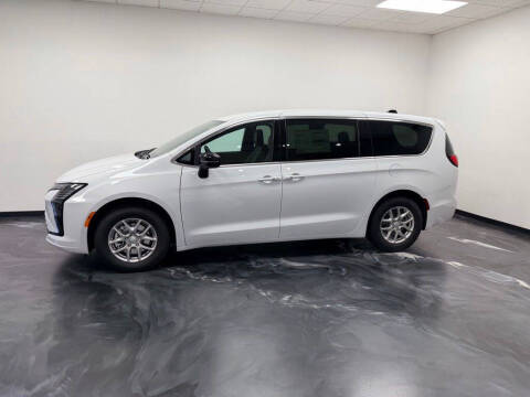 2027 Chrysler Pacifica Select