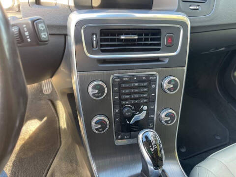 2015 Volvo V60 Cross Country T5