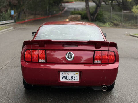 2005 Ford Mustang V6 Deluxe