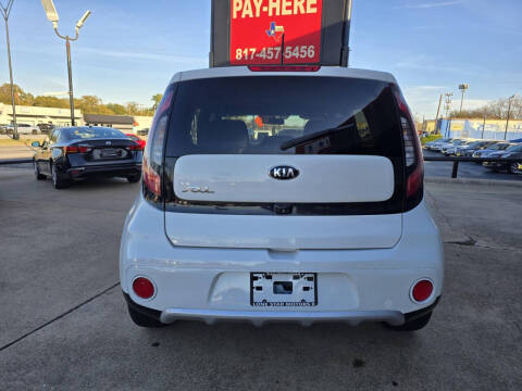 2017 Kia Soul +