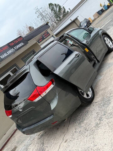 2012 Toyota Sienna LE 7-Passenger Auto Access Seat