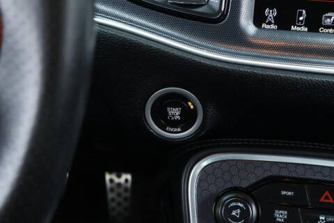 2016 Dodge Challenger 392 HEMI Scat Pack Shaker