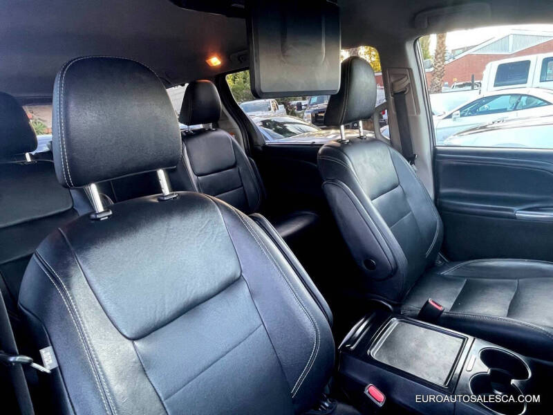 2018 Toyota Sienna SE Premium 8-Passenger