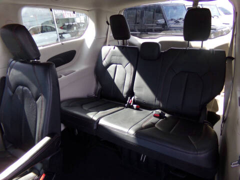 2017 Chrysler Pacifica Touring-L