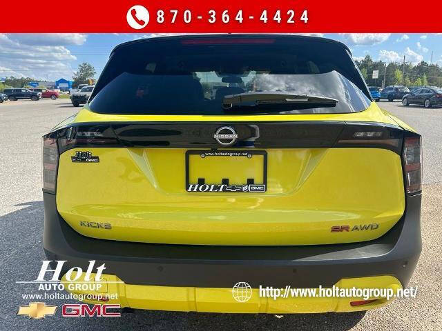 2025 Nissan Kicks SR