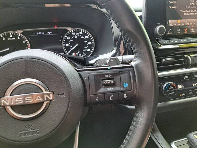 2022 Nissan Pathfinder SV