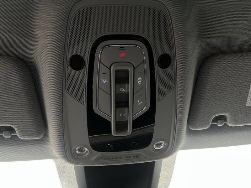 2022 Audi e-tron quattro Premium Plus