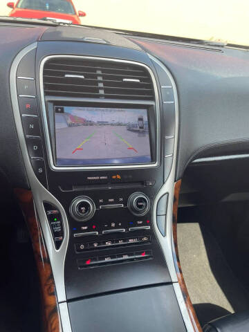 2019 Lincoln Nautilus Select