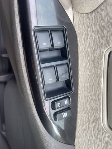 2011 Toyota Sienna LE 7-Passenger