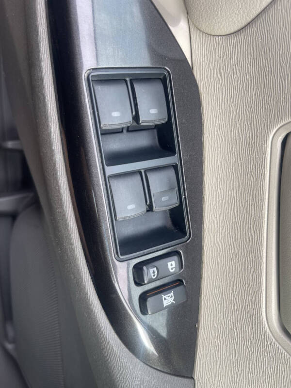 2011 Toyota Sienna LE 7-Passenger