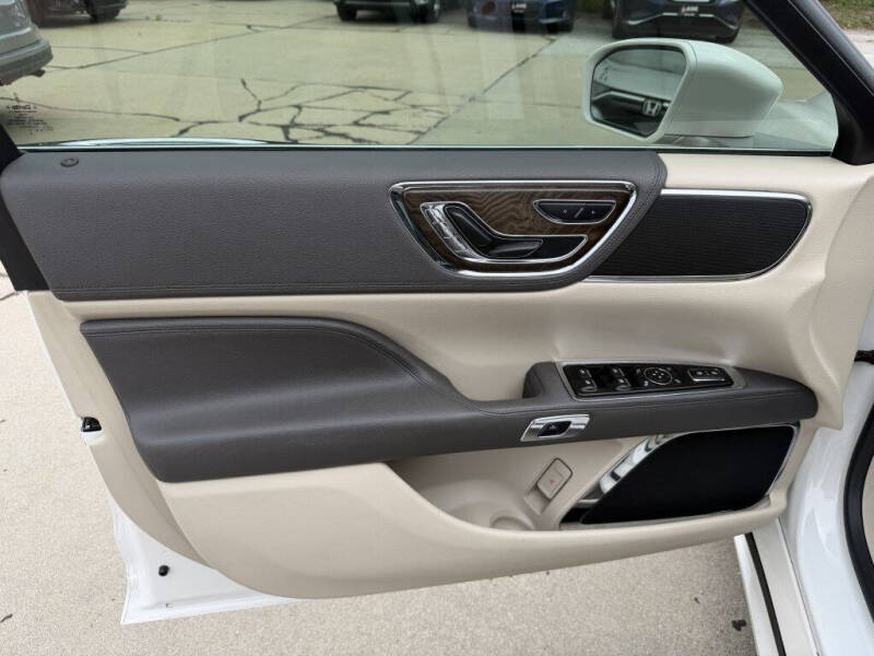 2017 Lincoln Continental Select