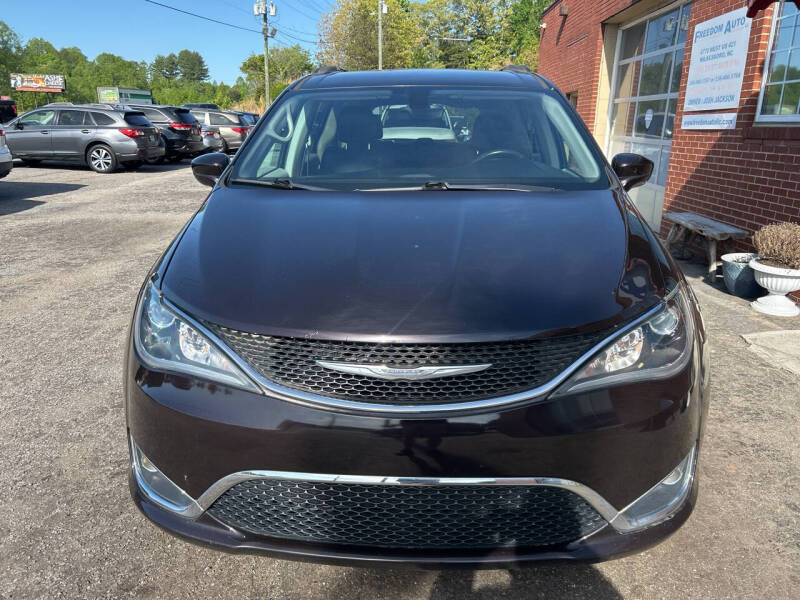 2017 Chrysler Pacifica Touring-L
