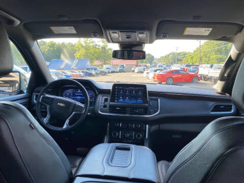 2023 Chevrolet Suburban LT