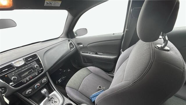 2012 Chrysler 200 LX