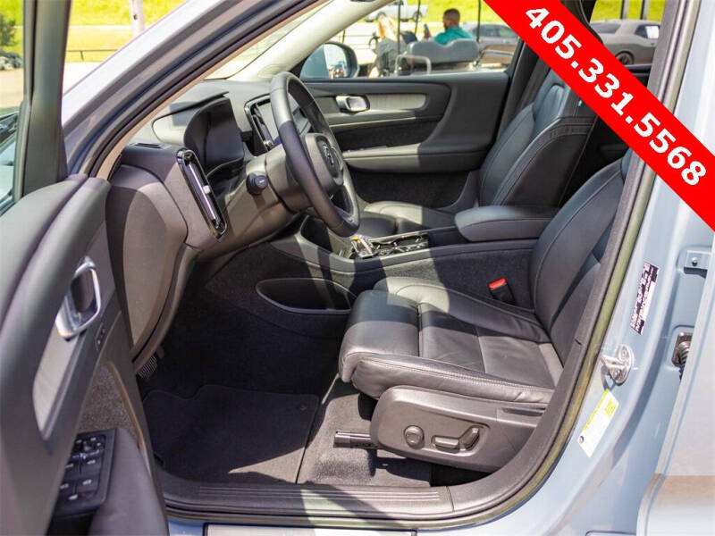 2023 Volvo XC40 B5 Plus Bright Theme