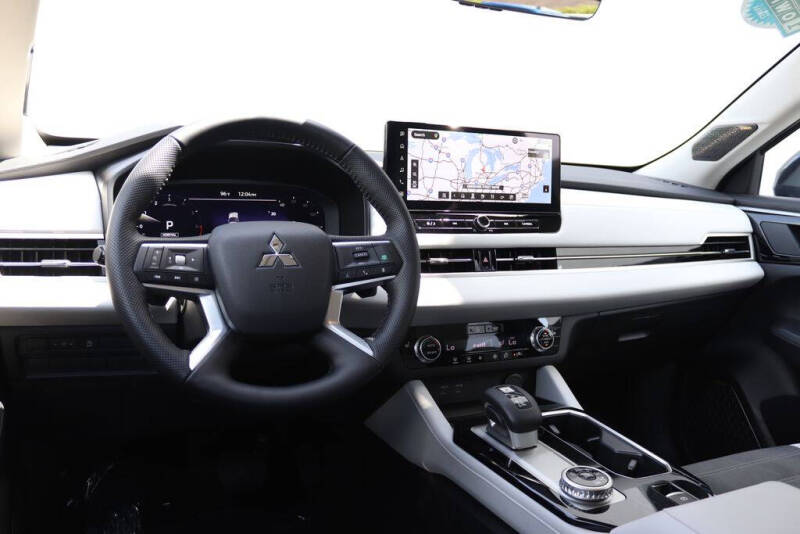 2026 Mitsubishi Outlander SE