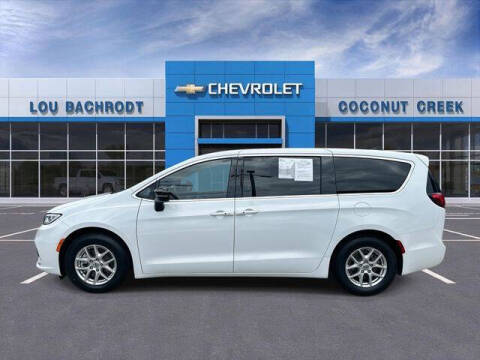 2024 Chrysler Pacifica Touring