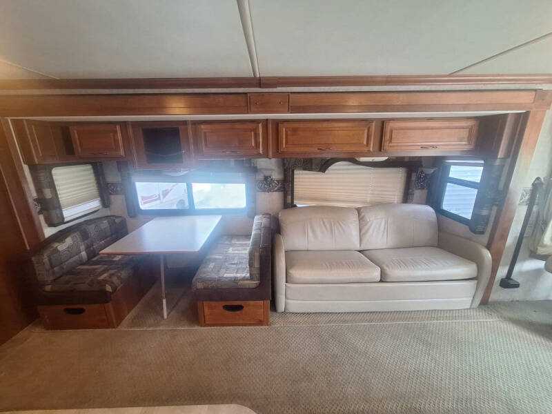 2004 Fleetwood RV Discovery 39S