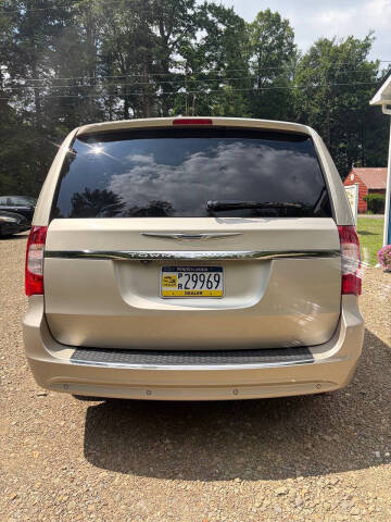 2014 Chrysler Town and Country Touring-L