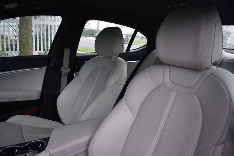 2025 Genesis G70