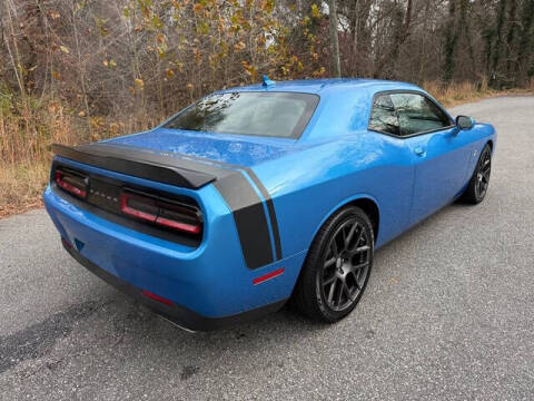 2016 Dodge Challenger 392 HEMI Scat Pack Shaker