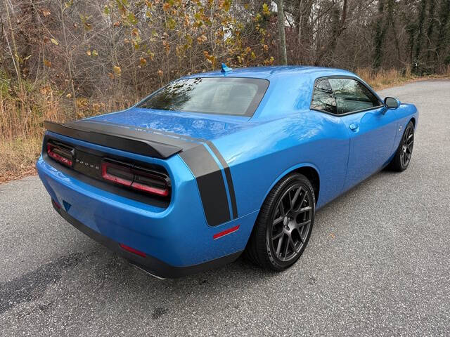 2016 Dodge Challenger 392 HEMI Scat Pack Shaker