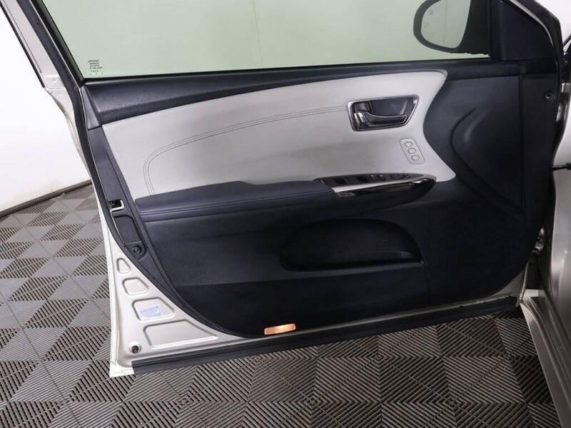 2013 Toyota Avalon XLE