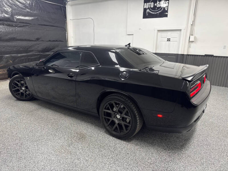 2016 Dodge Challenger 392 HEMI Scat Pack Shaker