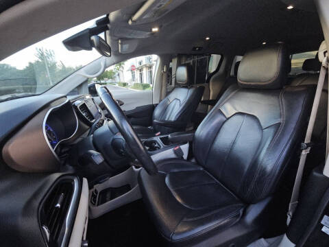 2017 Chrysler Pacifica Touring-L Plus