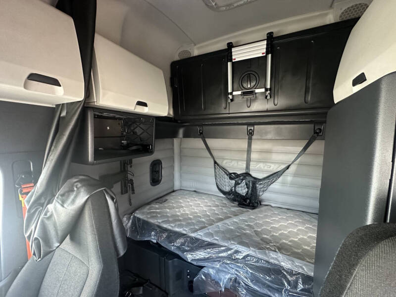 2020 Freightliner Cascadia