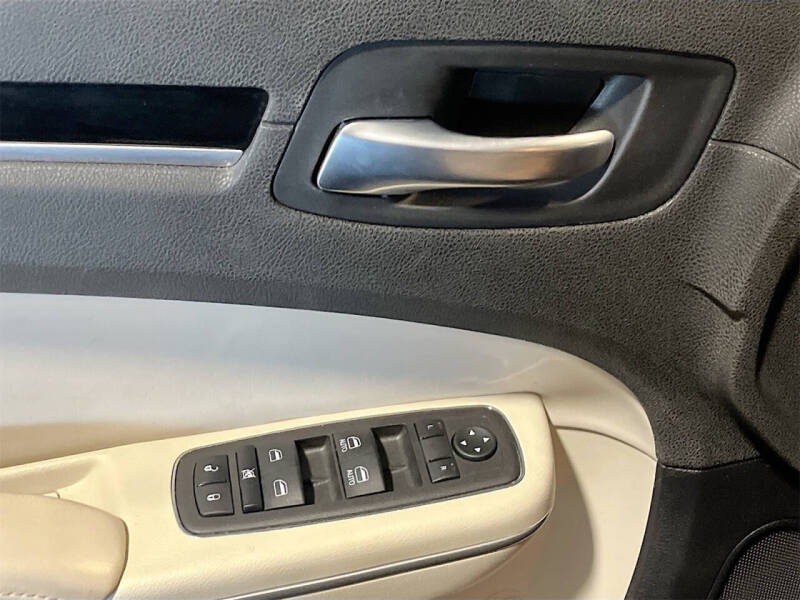 2023 Chrysler 300 Touring L