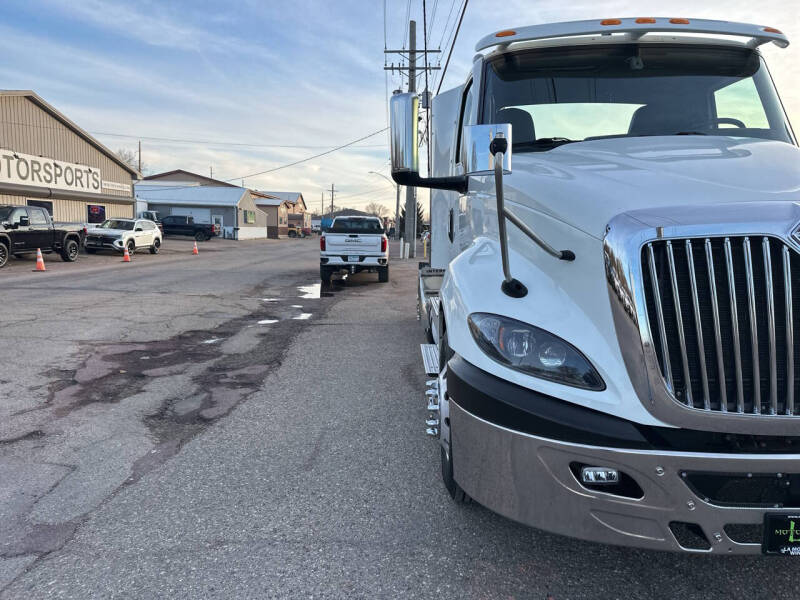 2021 International RH613