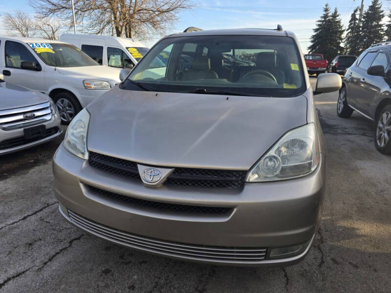 2004 Toyota Sienna for sale at Car Connection in Yorkville IL