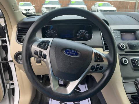 2014 Ford Taurus SE