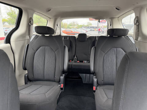 2024 Chrysler Voyager LX