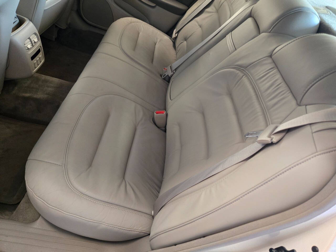 2002 Cadillac DeVille 81